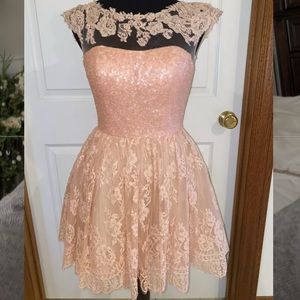 Lace dress blush 6. Sherri Hill PROM